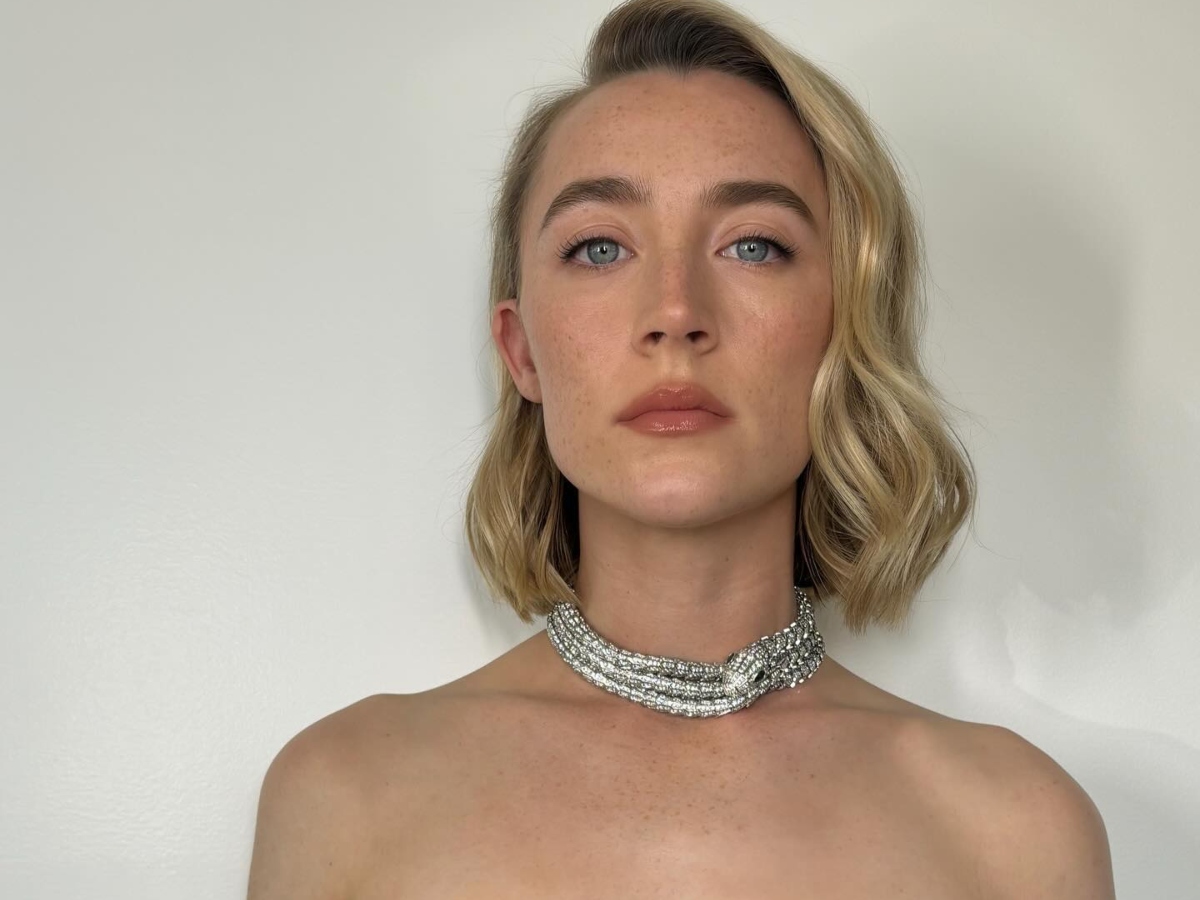 Saoirse Ronan: Με ένα ακόμη beauty look που αποδεικνύει ότι το minimal είναι η επιτομή της κομψότητας