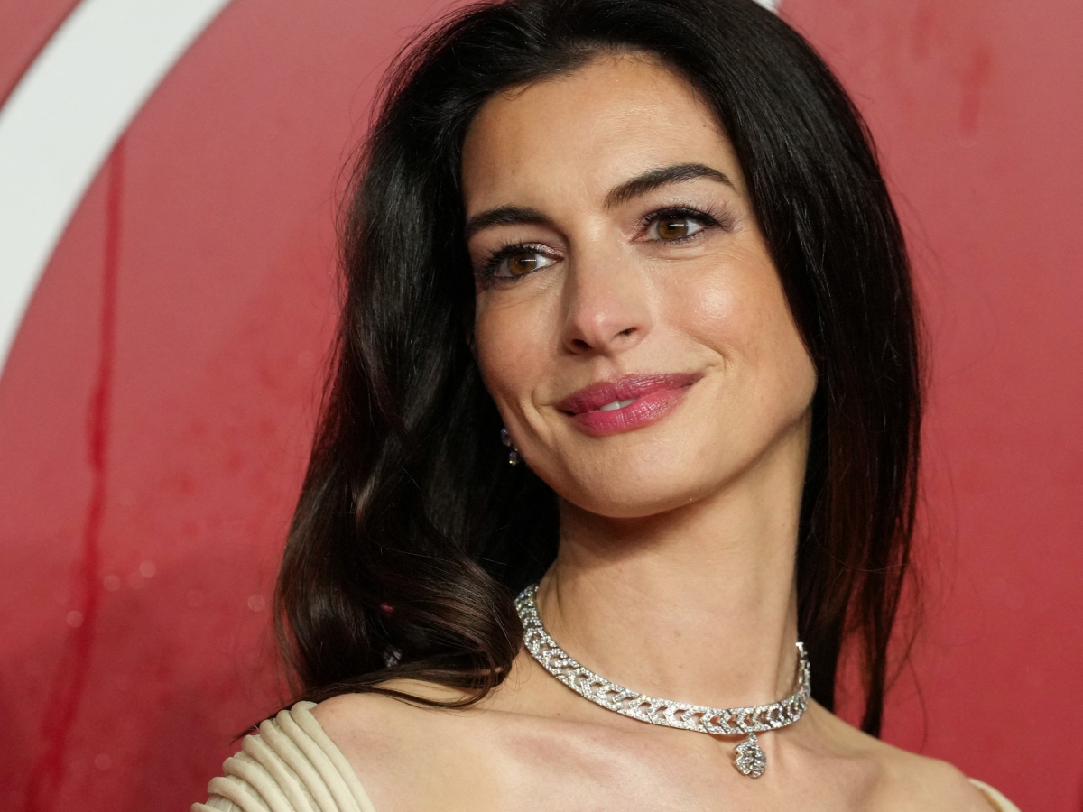 Anne Hathaway: Με μία selfie αποκαλύπτει πως αντιμετωπίζει τις ατέλειες κάτω από τα μάτια – Είναι και επίσημα η πιο ακομπλεξάριστη star