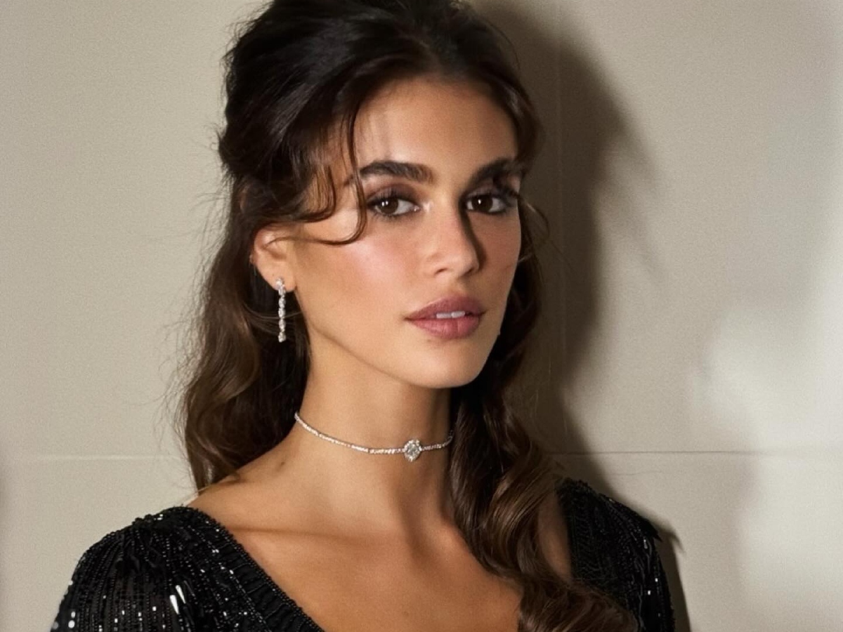 Kaia Gerber: Λίγο πριν την πρώτη της εμφάνιση στο θέατρο φωτογραφίζεται με τα πιο artistic beauty looks