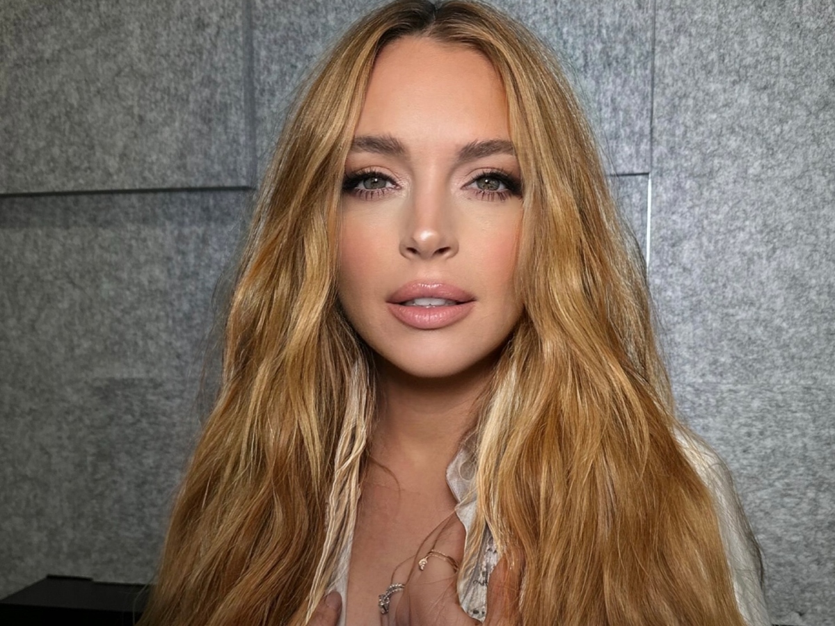 Lindsay Lohan: Το half-up της είναι τέλεια ιδέα για τις γιορτινές εμφανίσεις