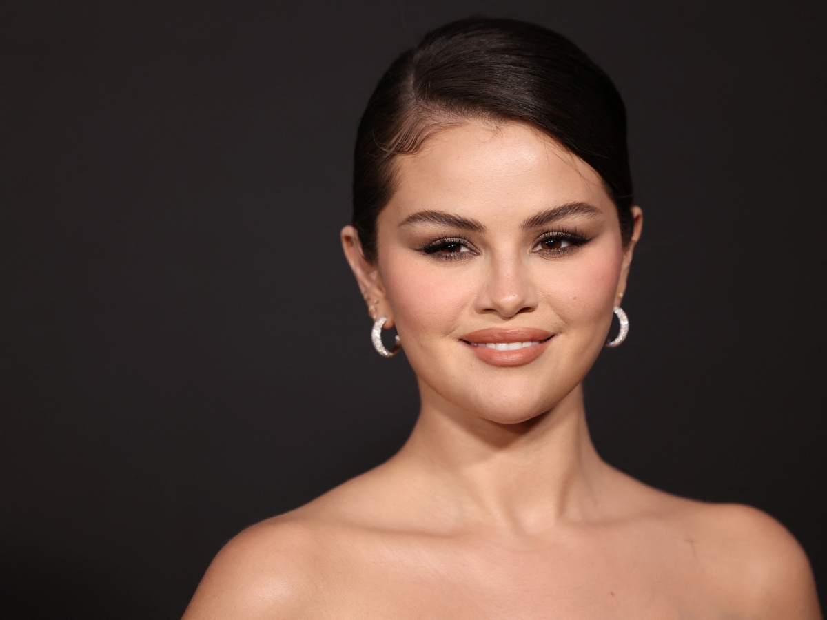 Selena Gomez: Η ανοιξιάτικη απόχρωση σκιάς στα μάτια της είναι τέλεια και το φθινόπωρο