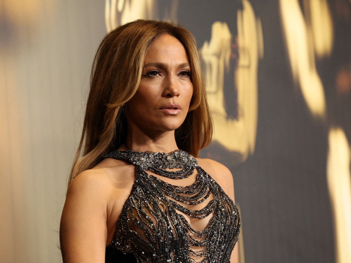 Jennifer Lopez: Το naked μανικιούρ της είναι το μοναδικό που ταιριάζει με όλα τα looks και περιστάσεις – 3 βερνίκια για να το αντιγράψεις