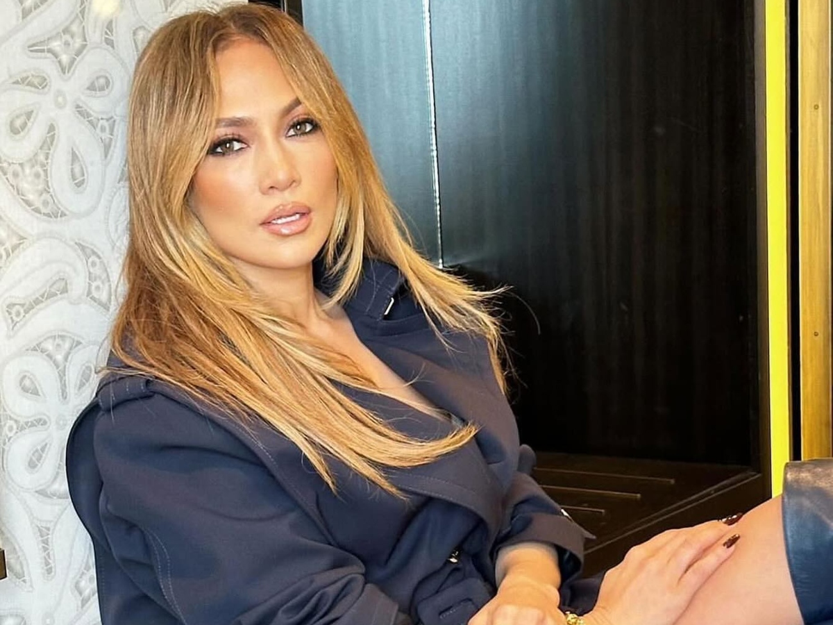 Jennifer Lopez: Το γιορτινό μανικιούρ της είναι minimal glam και τέλεια ιδέα για την Πρωτοχρονιά