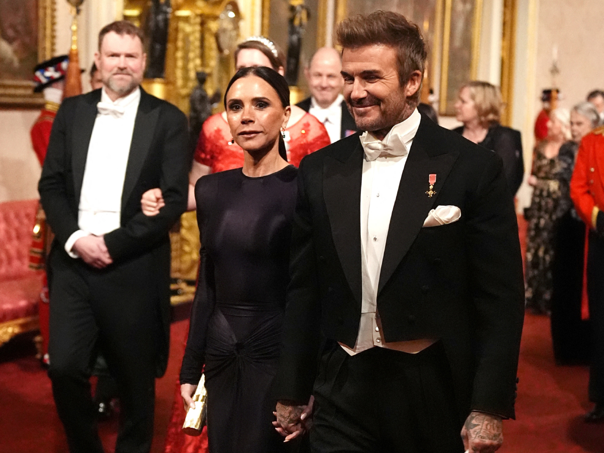 Beckhams: Το ζευγάρι εμφανίστηκε με classy style στο Buckingham Palace!