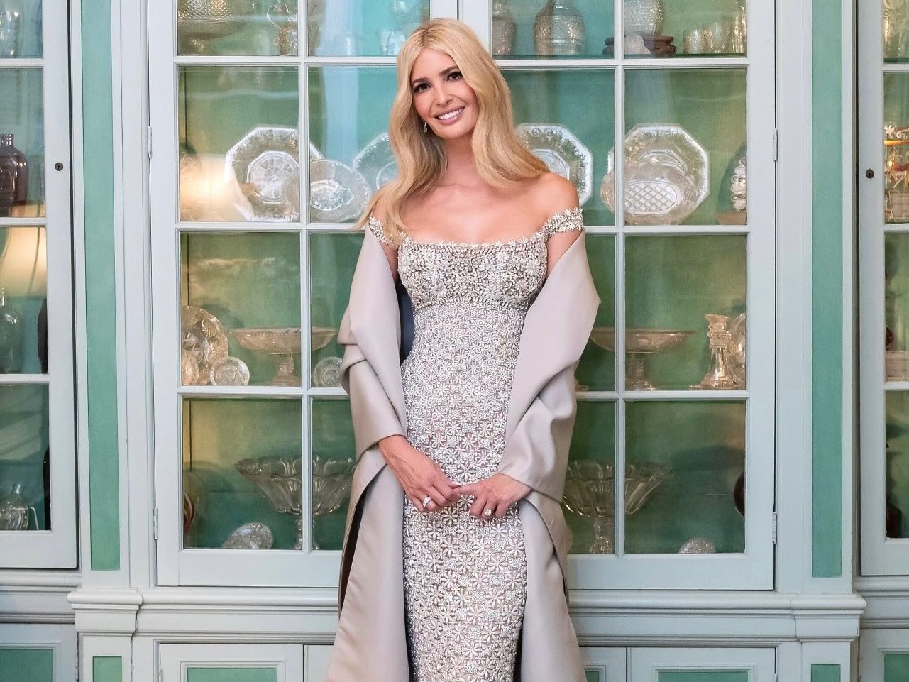 Ορκωμοσία Τραμπ: H Ivanka Trump φοράει Oscar De La Renta ξανά και ξανά και οι fashion fans κάνουν cancel τον οίκο