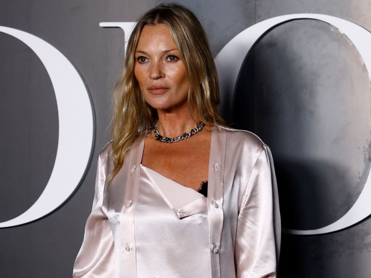 Kate Moss: Χρησιμοποιεί το αγαπημένο της μολύβι χειλιών με τον πιο απροσδόκητο τρόπο