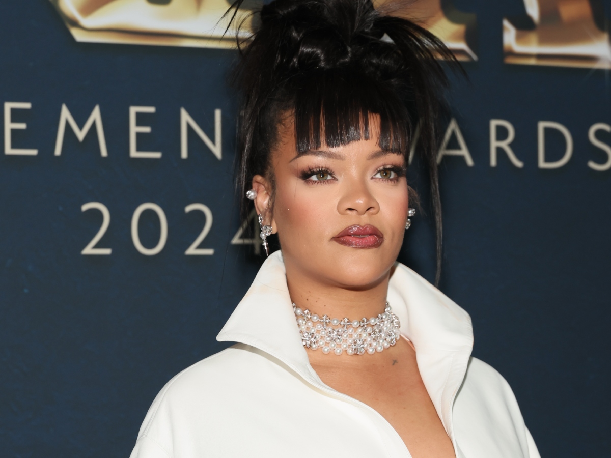 Rihanna: Για την Ημέρα του Αγίου Βαλεντίνου προτείνει το απόλυτο gothic glam μακιγιάζ