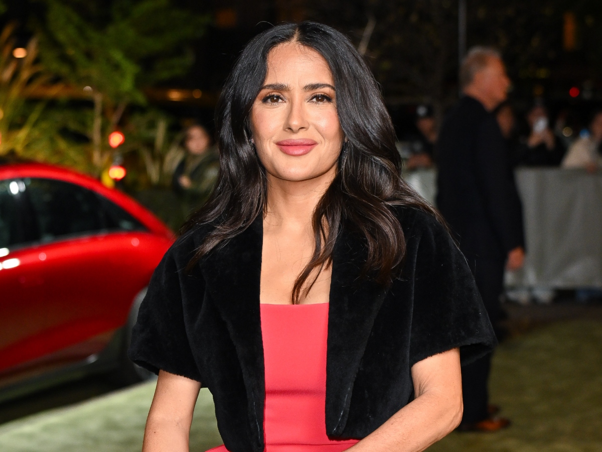 Salma Hayek: Δεν κρύβει τα γκρίζα της μαλλιά ακόμη και στις red carpet εμφανίσεις της