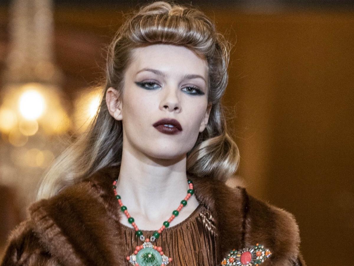 Anna Sui: Τα beauty looks στο τελευταίο show είναι 40’s και εμπνευσμένα από τα pinup girls