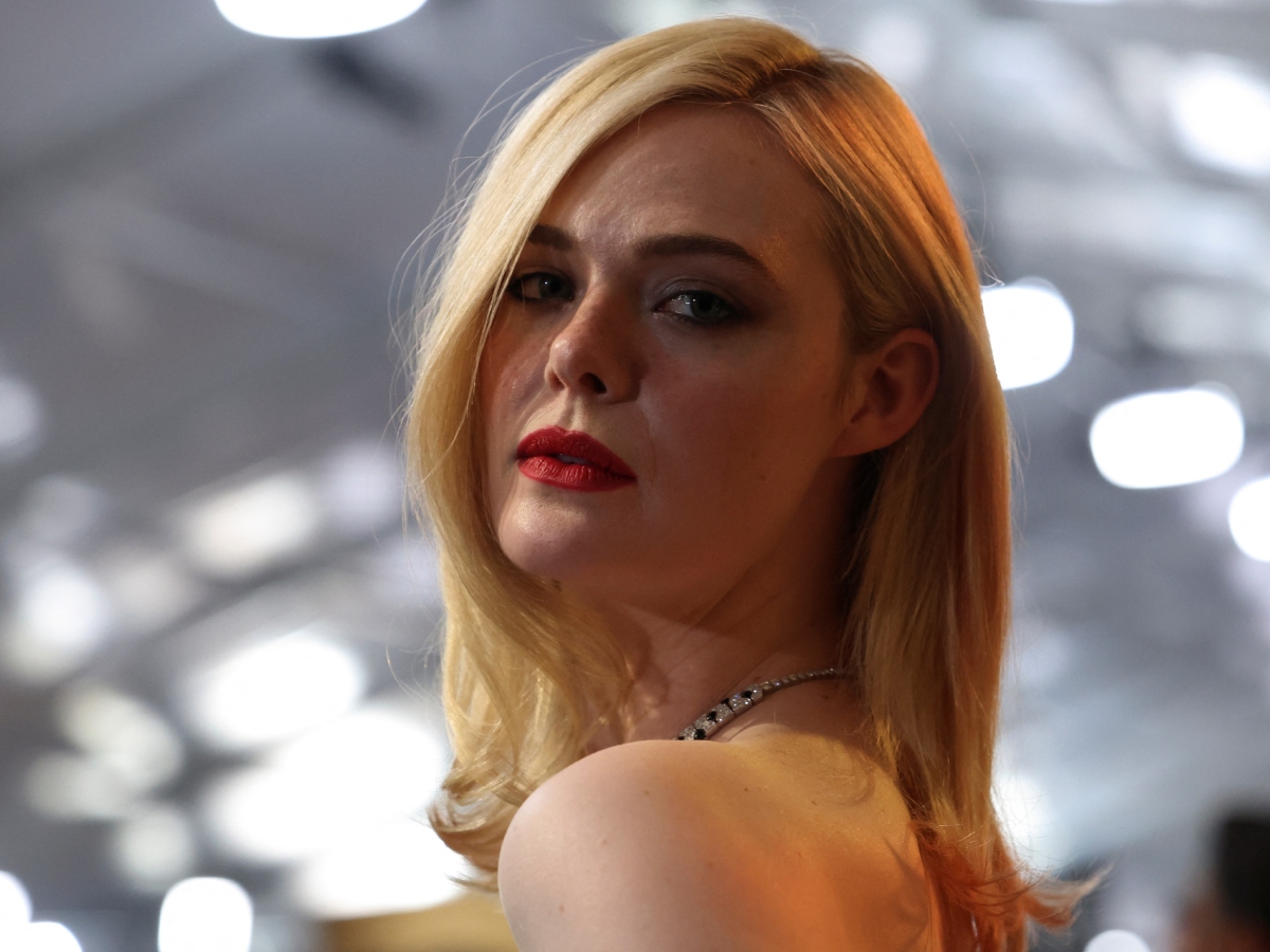 Elle Fanning: Στα SAG Awards υιοθέτησε μία από τις μεγαλύτερες τάσεις της άνοιξης