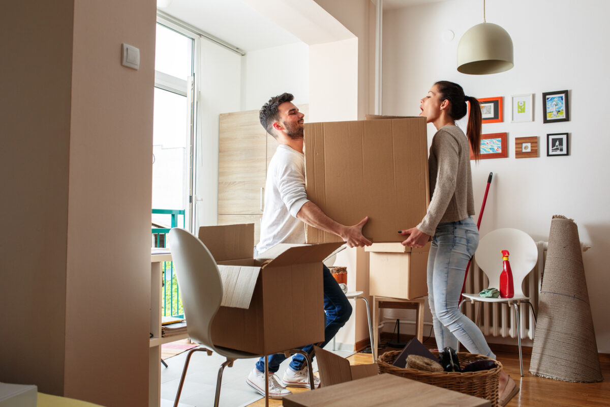 Συγκατοίκηση χωρίς δράματα: 4 tips για να μην συγκρουστείτε από την πρώτη κιόλας νύχτα