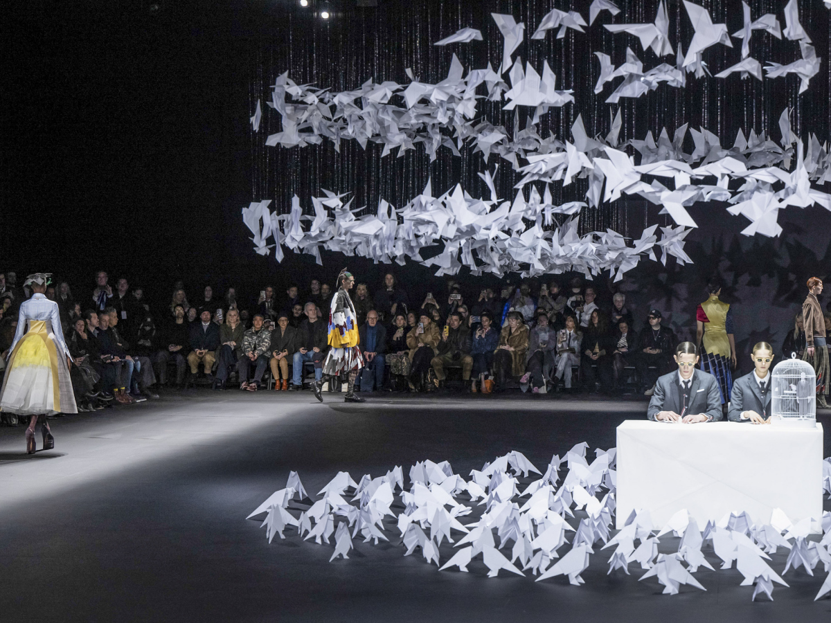  Origami World! Ο Thom Browne έκλεισε την NYFW με ένα αδιανόητο σκηνικό!