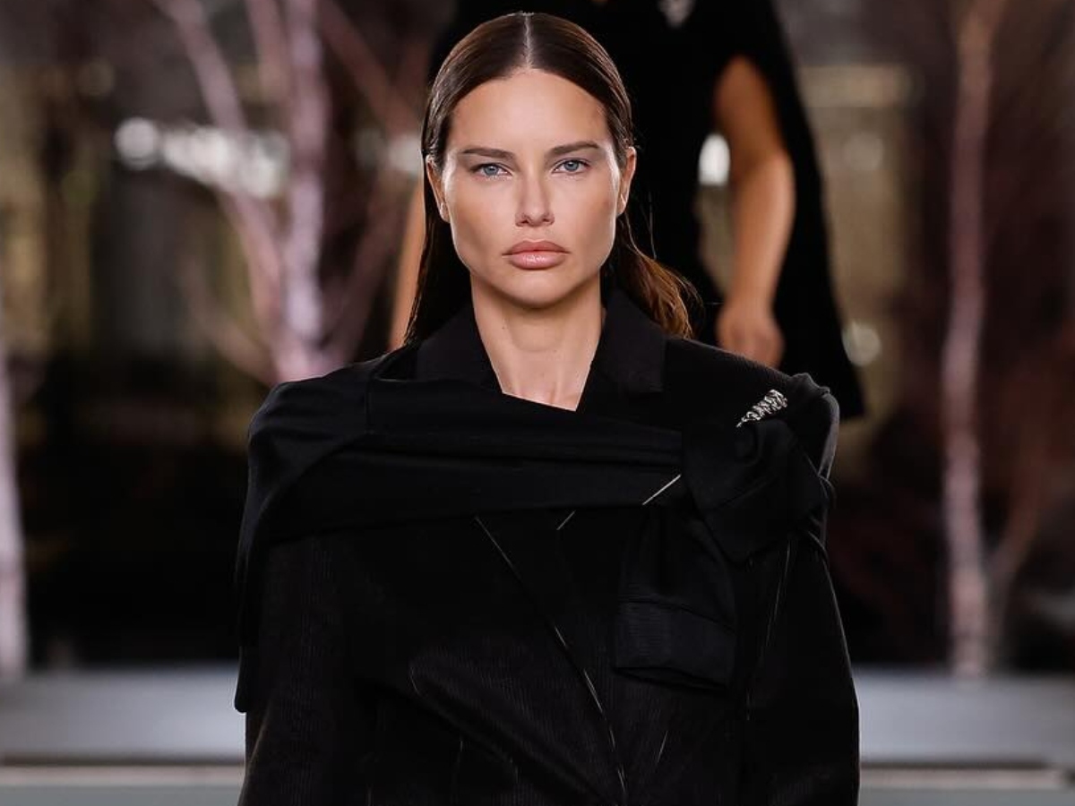 Tory Burch: Τα beauty looks στο show FW 2025 είναι ρομαντικά και φωτεινά