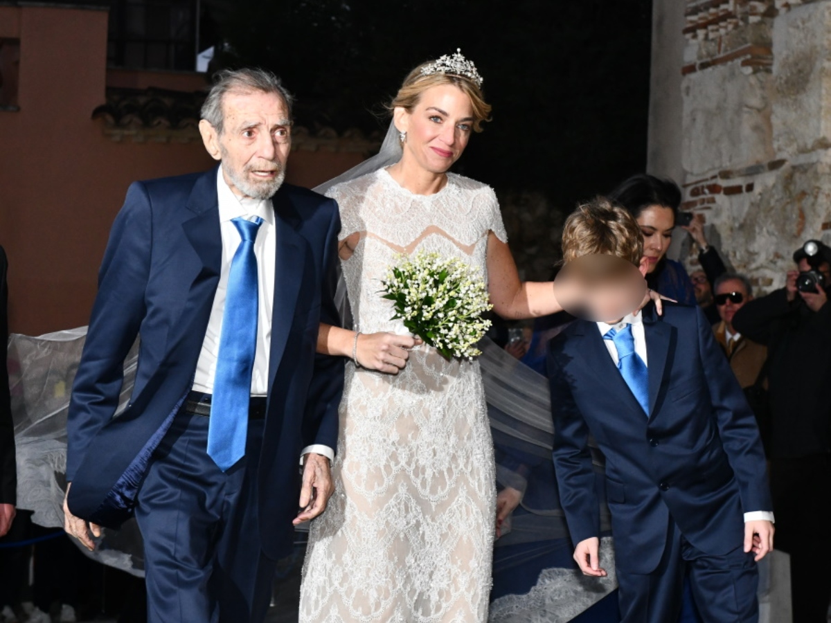 Το bridal look της Χρυσής Βαρδινογιάννη είναι chic και royal