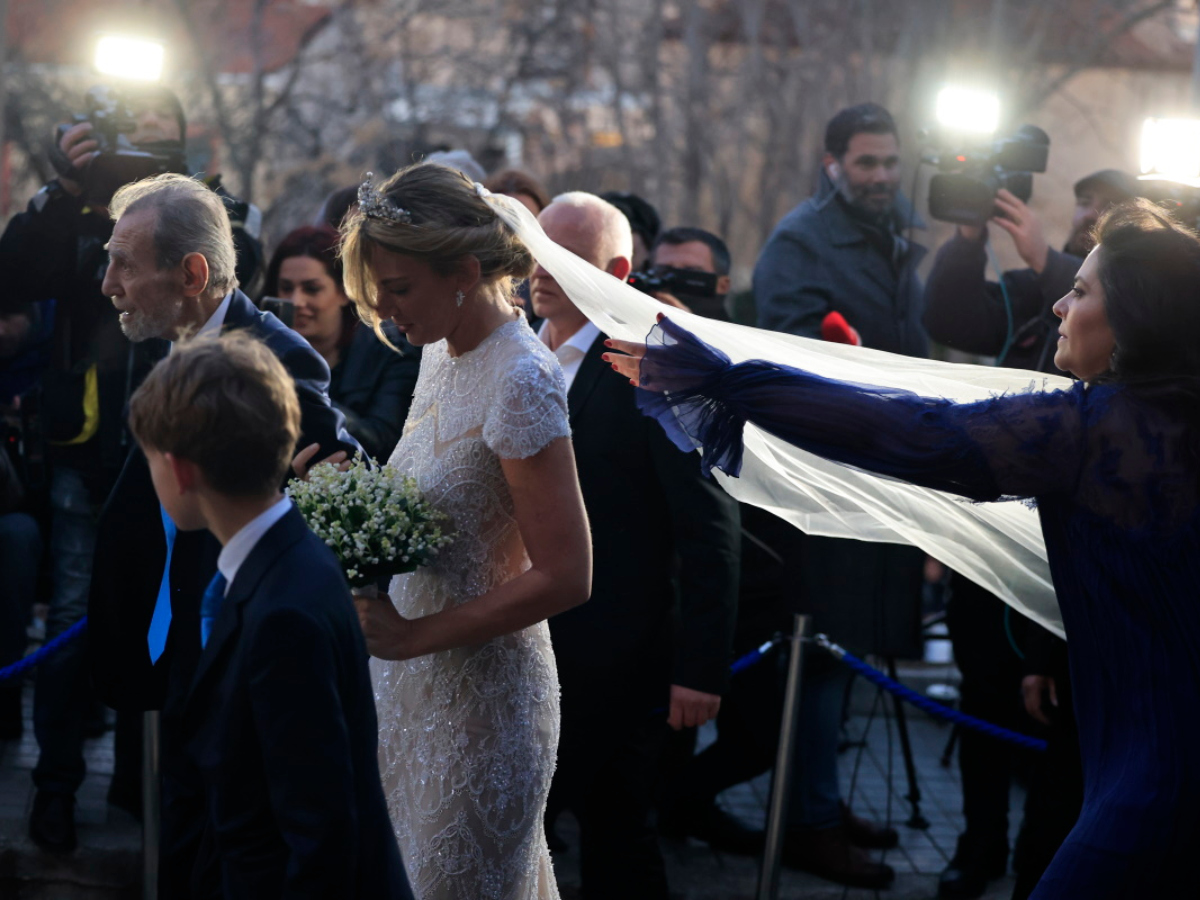 Χρυσή Βαρδινογιάννη: Με elegant νυφικό Costarellos και τιάρα!