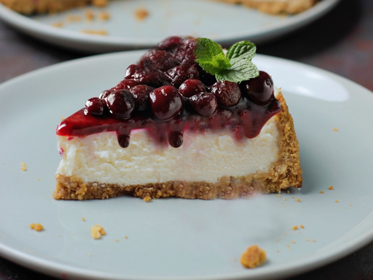 Συνταγή για cheesecake με βύσσινο και βιολογικές μπουκίτσες βρόμης χωρίς προσθήκη ζάχαρης