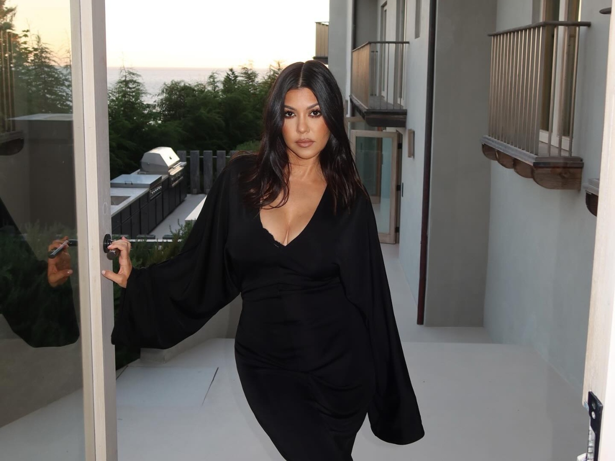 Kourtney Kardashian: Το ροζ μανικιούρ της θυμίζει… Kylie Jenner!