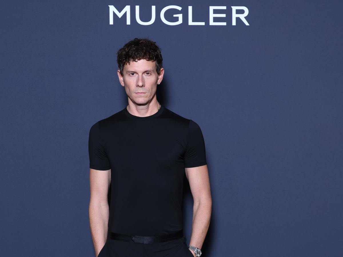 Mugler: Ο Casey Cadwallader αποχώρησε από creative director! Ποιος έρχεται στην θέση του