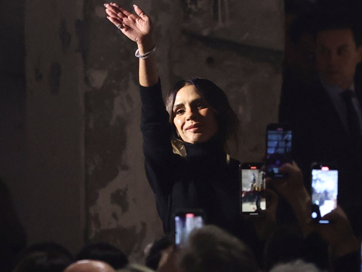 Victoria Beckham: Η νέα συλλογή προσαρμόζεται στις τάσεις διατηρώντας το signature style της σχεδιάστριας!